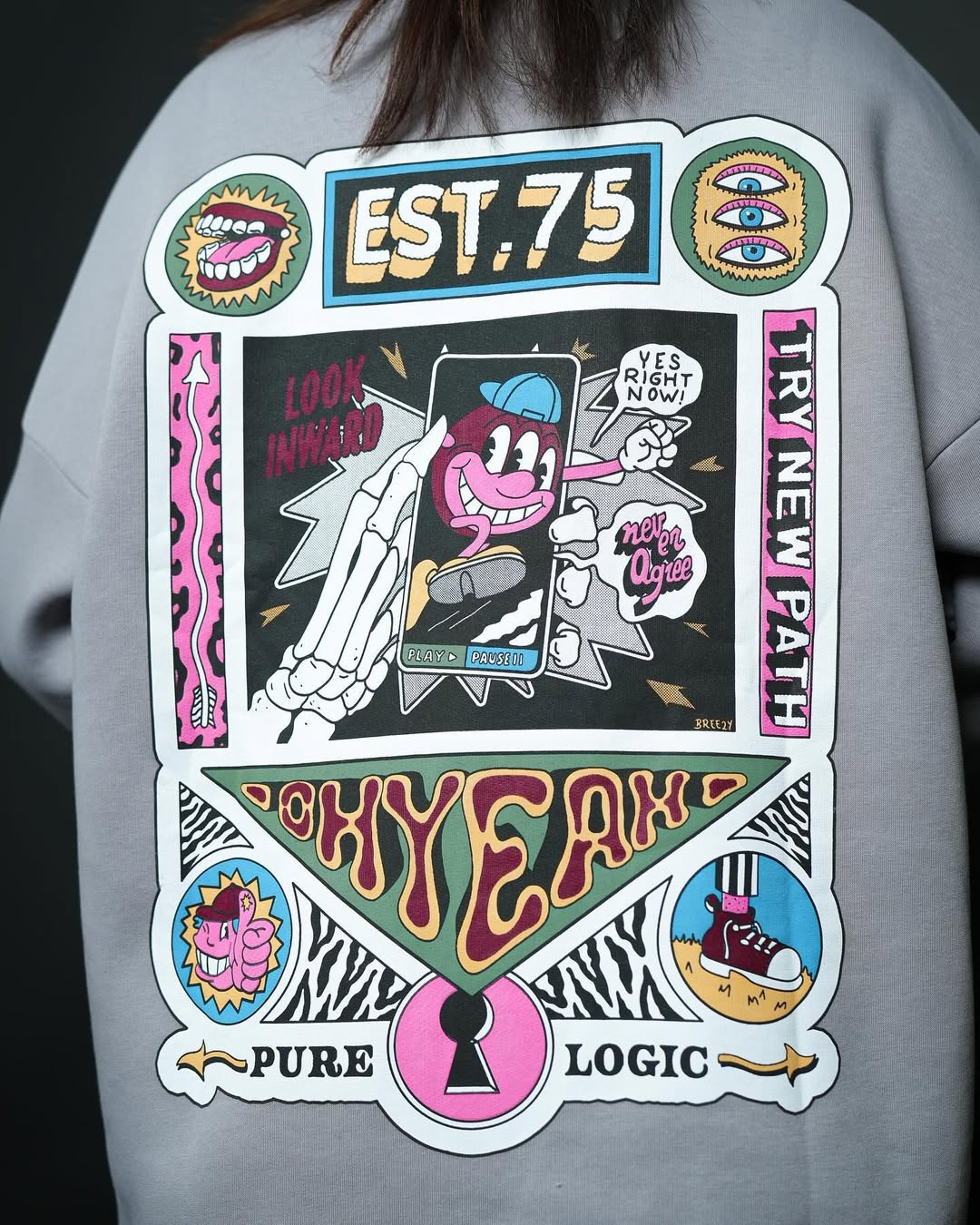 EST.75 - سويتر رجالي نسائي الاصدقاء رصاصي واسود