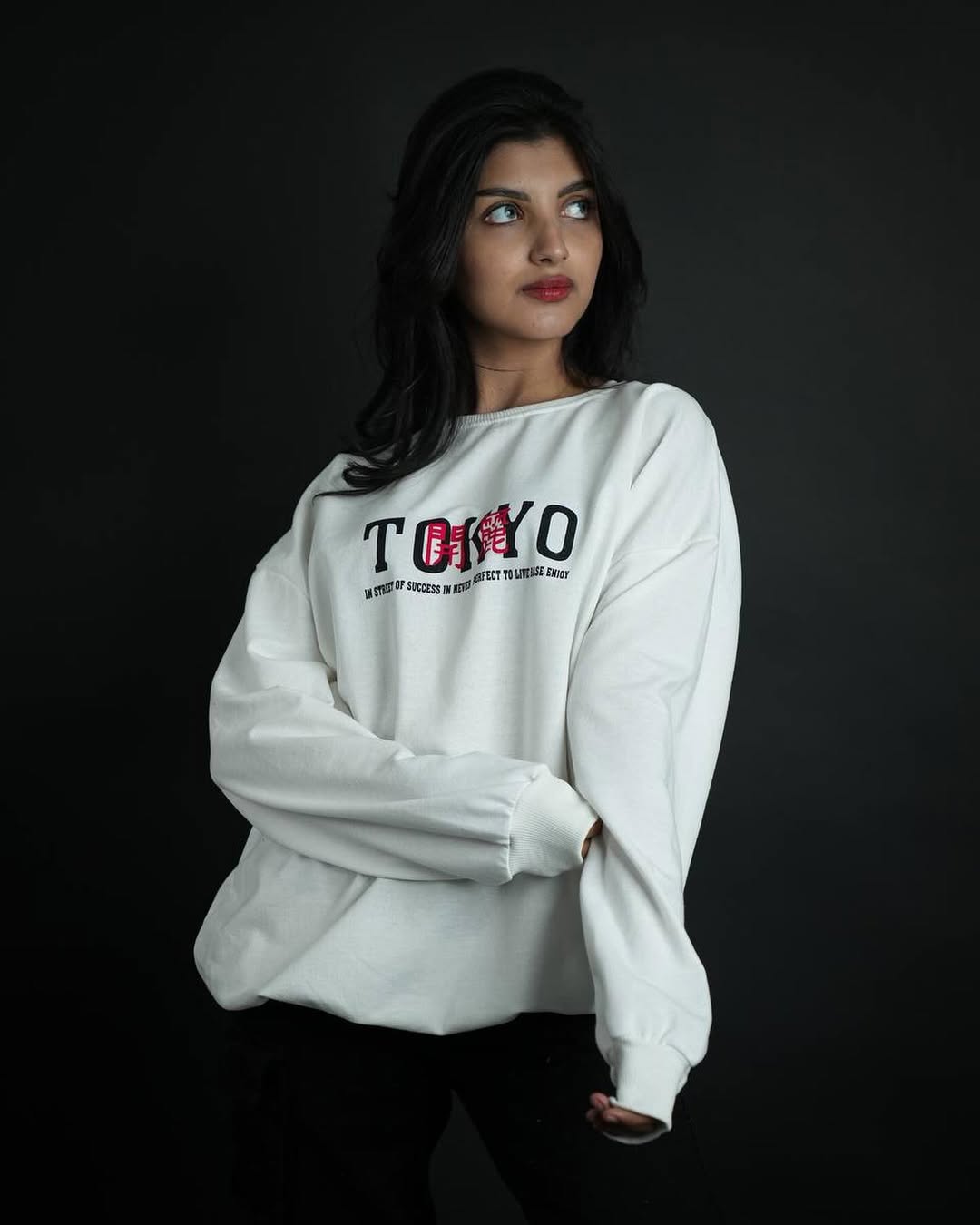 سويتر انمي طوكيو , قالب طبيعي