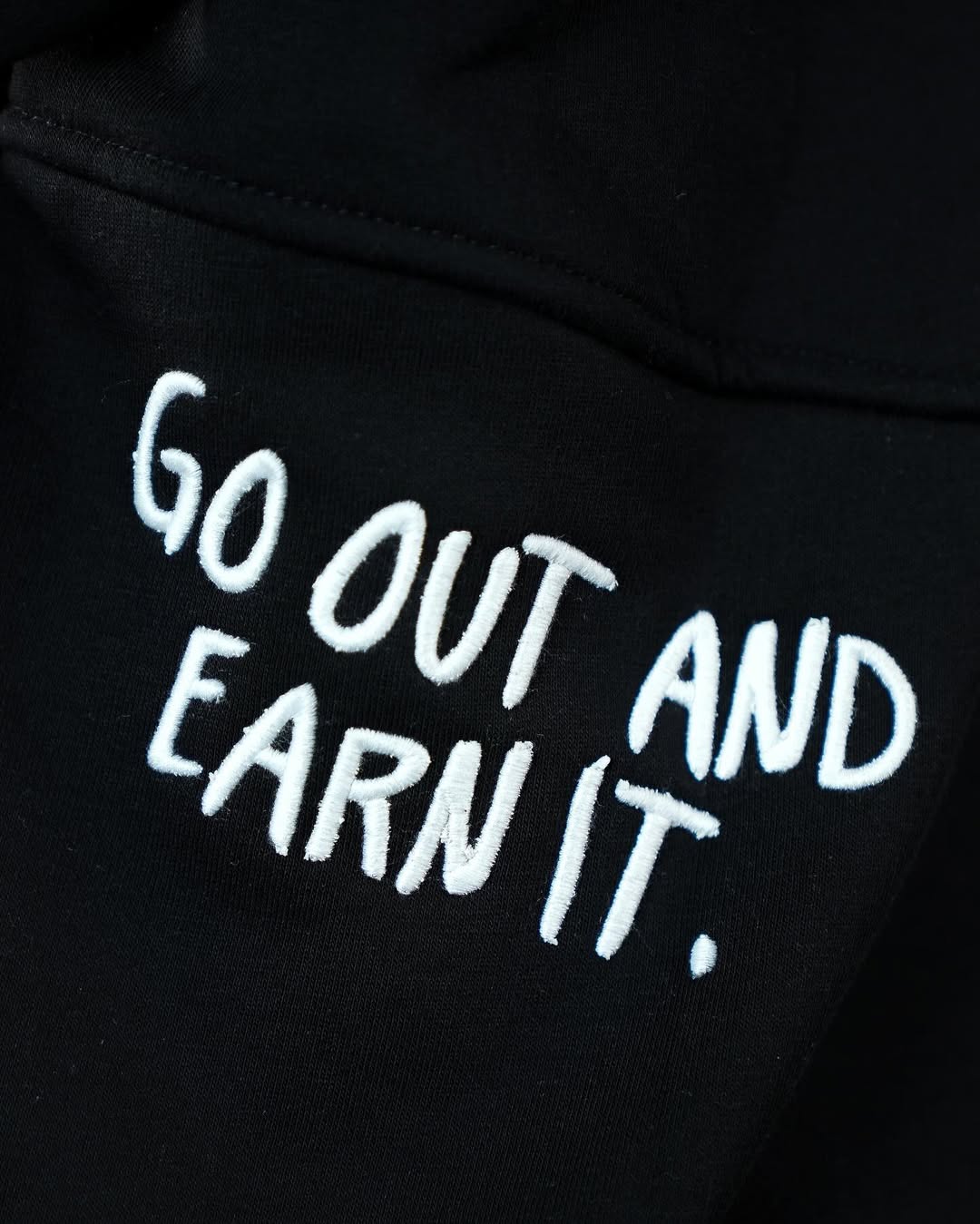 سويتر الاشياء الجيدة تاتي لمن .. قالب كبير