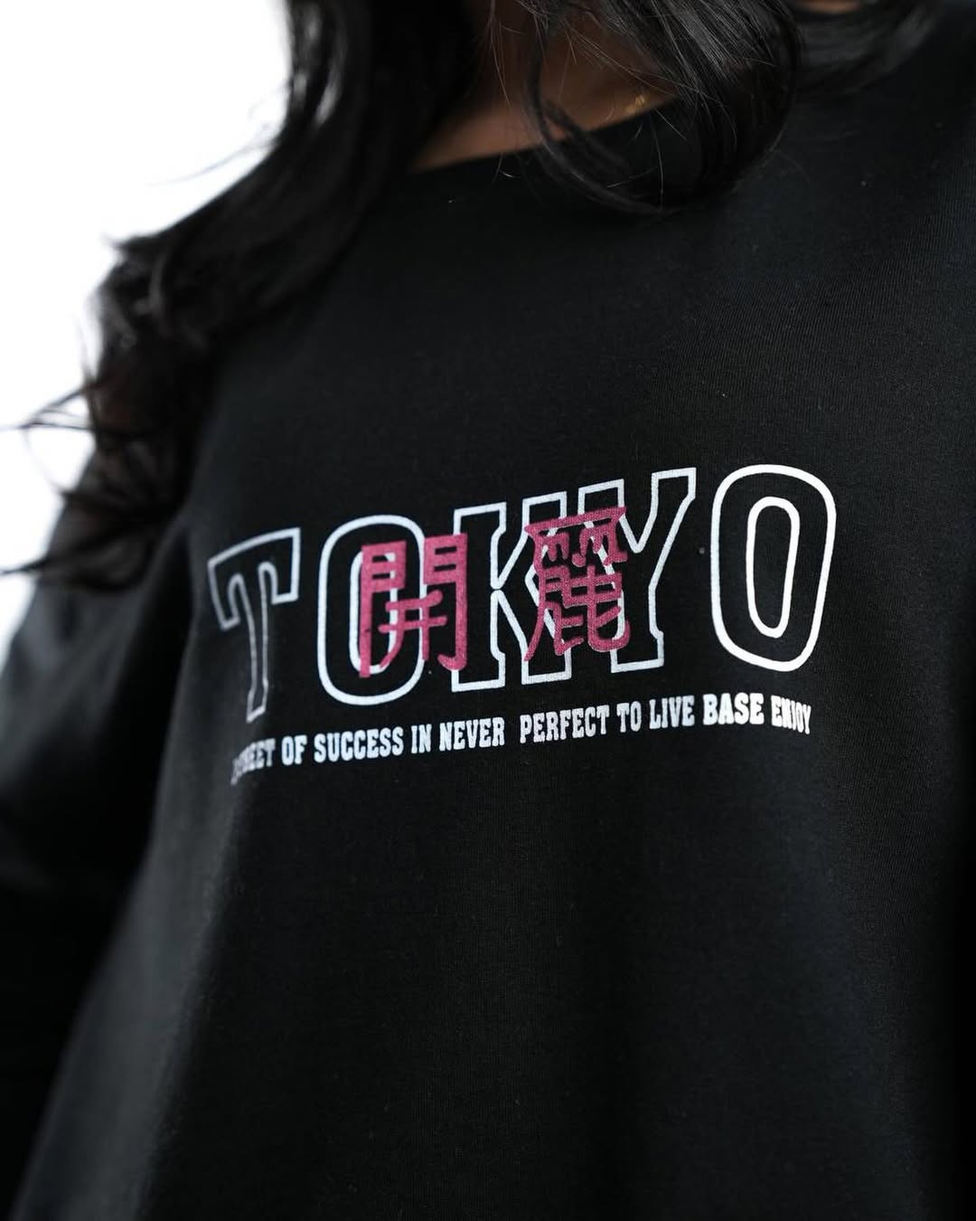 سويتر انمي طوكيو , قالب طبيعي