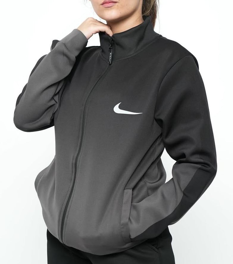 جاكيت نايك اسود ورصاصي , قالب طبيعي