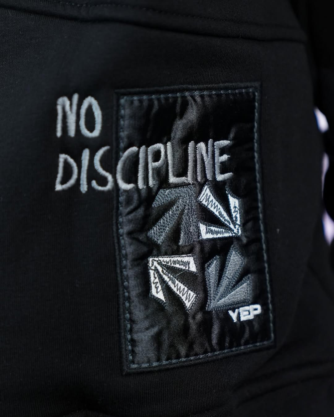 سويتر الاشياء الجيدة تاتي لمن .. قالب كبير