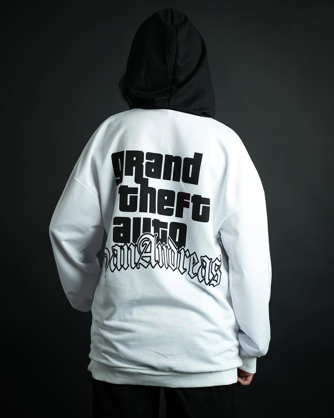 GTA SAN - هودي ابيض واسود , قالب طبيعي