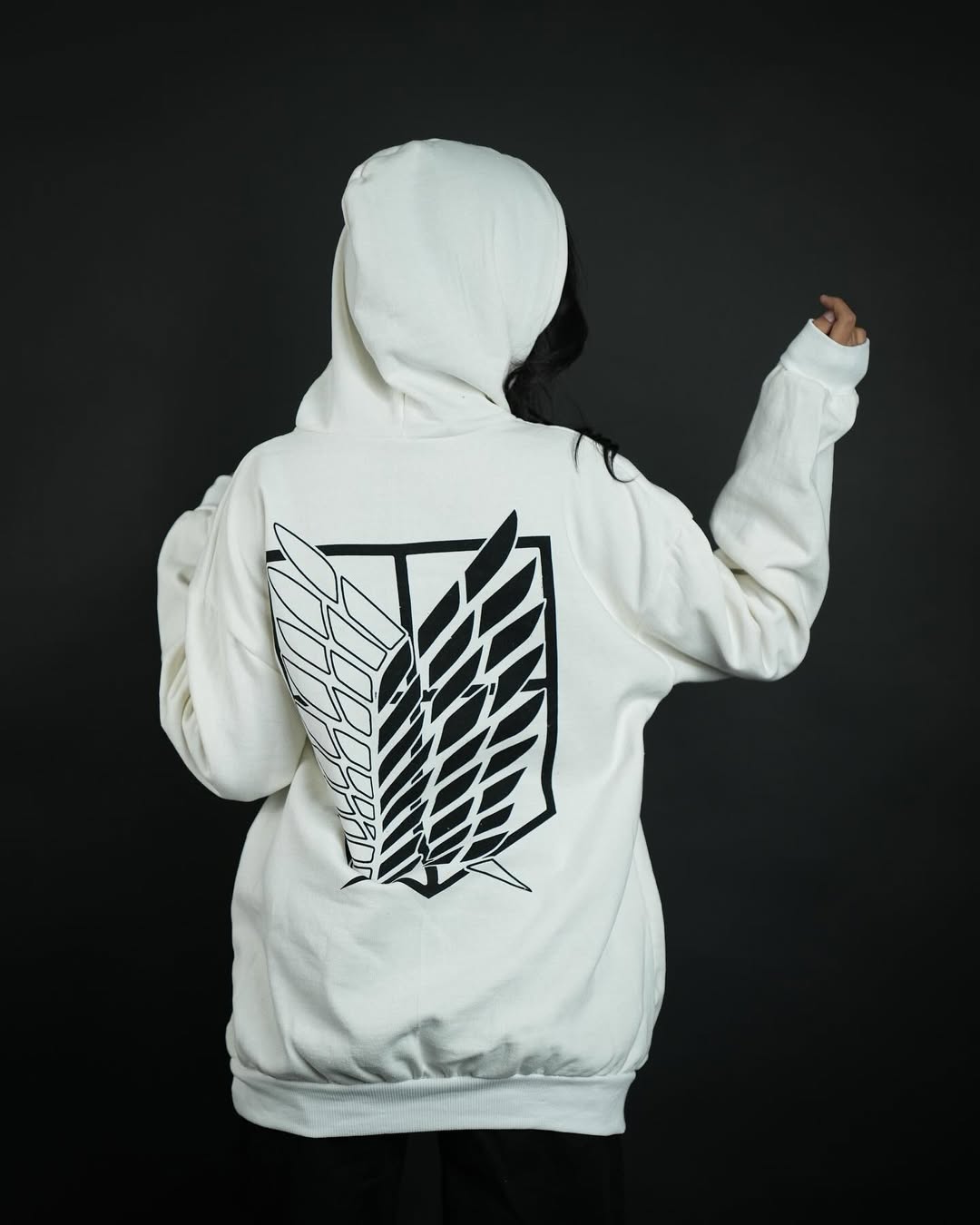 هودي هجوم العمالقة رصاصي وابيض , قالب كبير