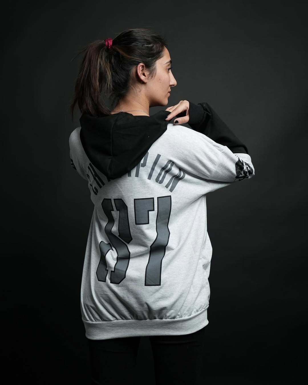 SPARKS 87 - هودي ابيض واسود , قالب طبيعي