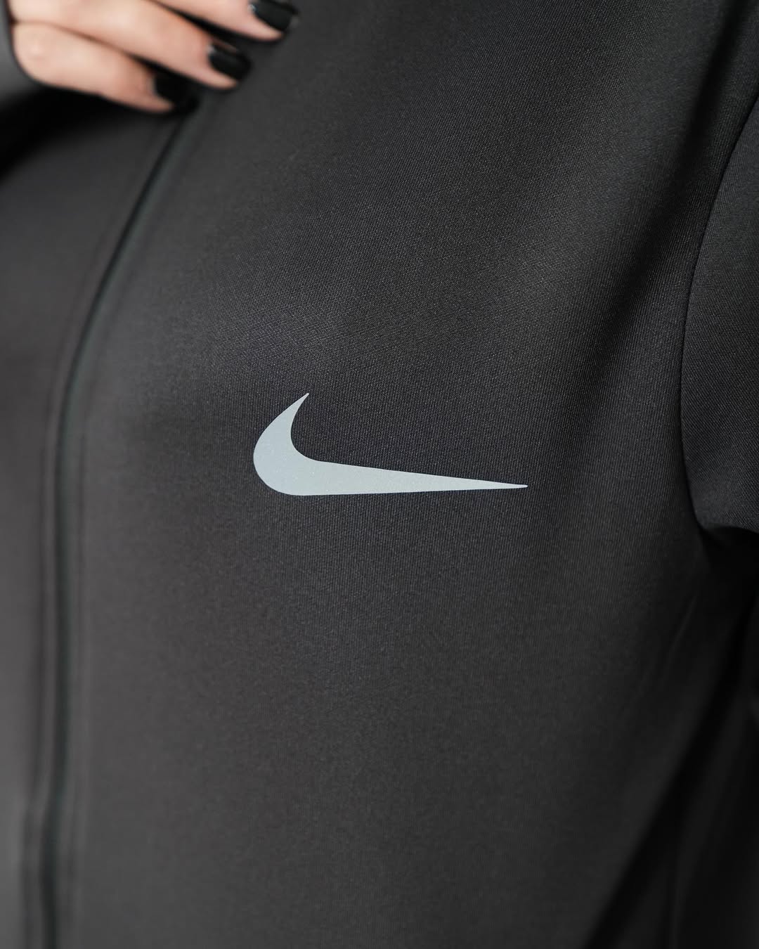 جاكيت نايك اسود ورصاصي , قالب طبيعي