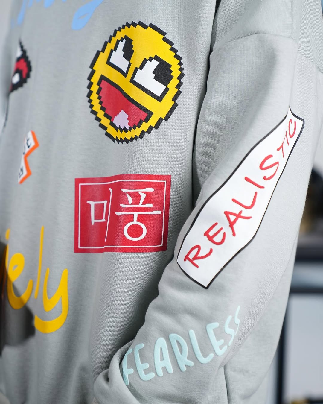 سويتر  في كل وقت لون رصاصي قالب كبير