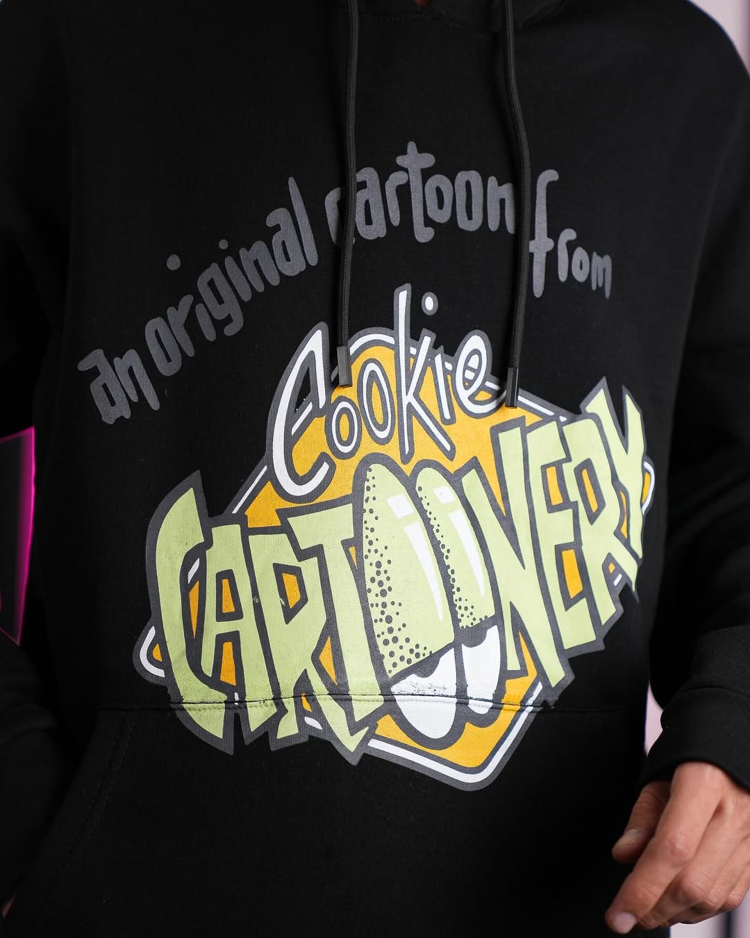 CARTOONERY هودي كارتوني لون اسود