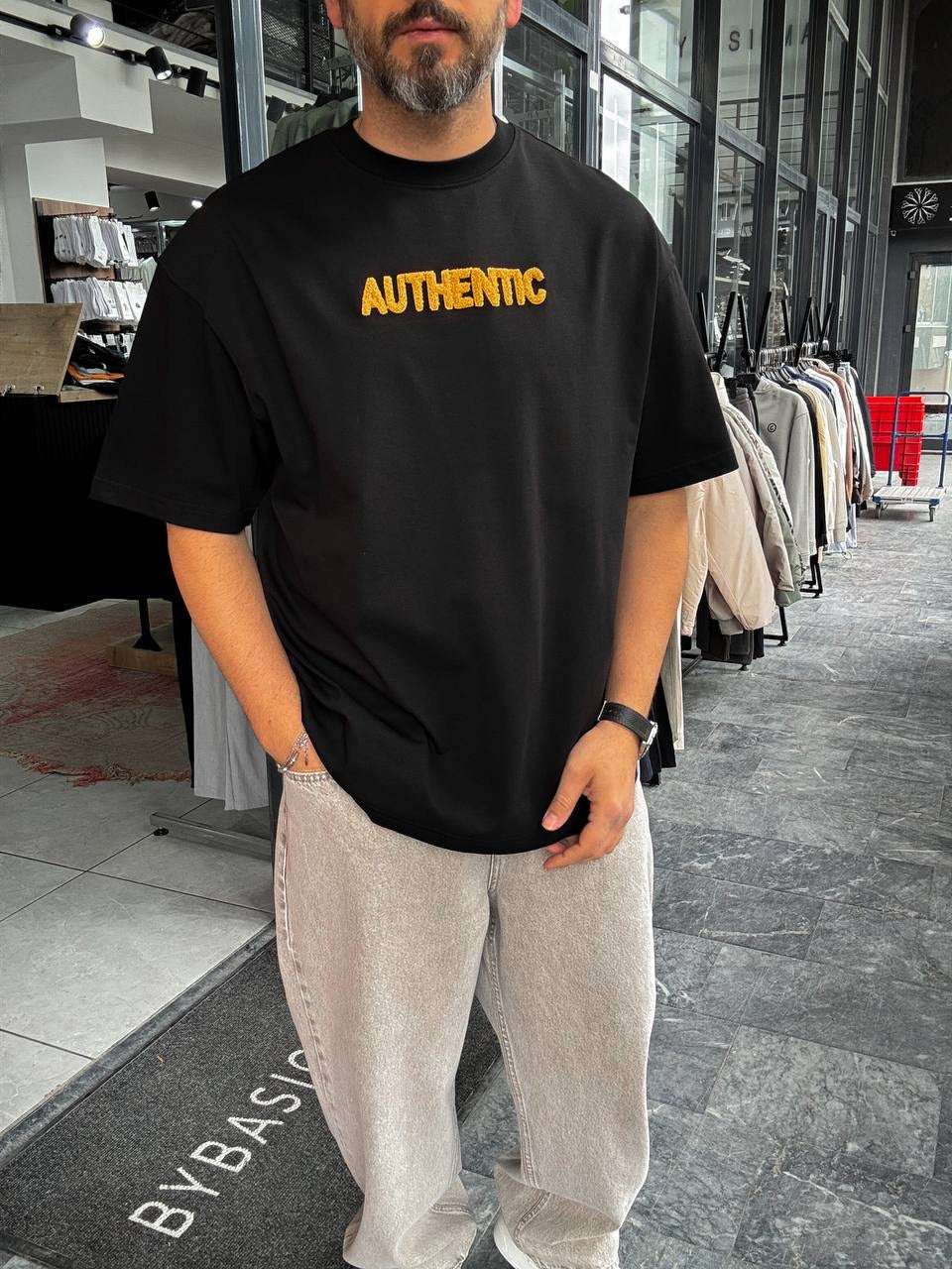 تيشيرت "AUTHENTIC "بلونين ( اسود ,ابيض ) نقش وتطريز 3D جودة عالية