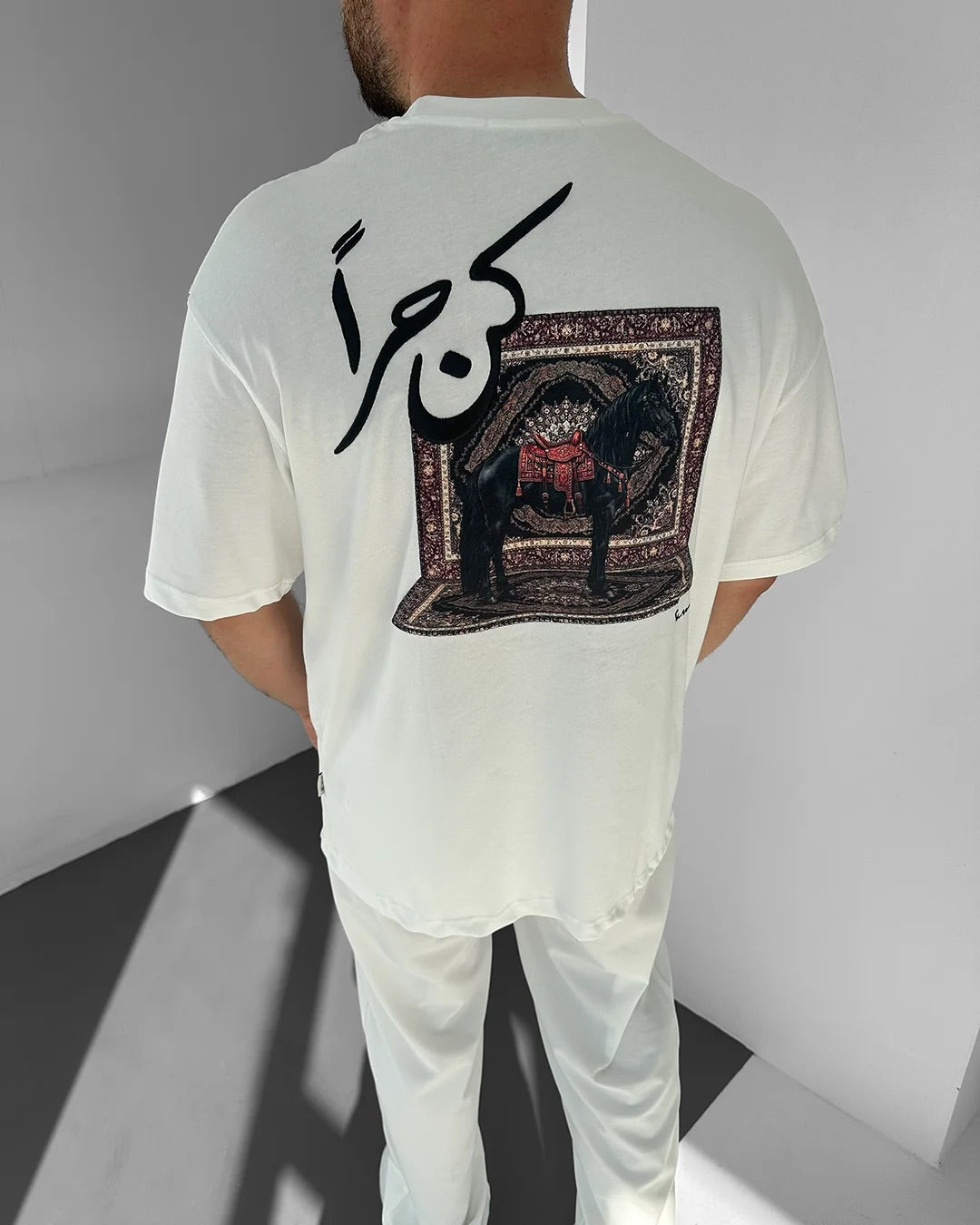 تيشيرت "كن حرًا " بلونين ( اسود ,ابيض )