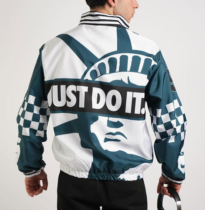 جاكيت نايك ابيض وزيتوني مطري خفيف NIKE JUST