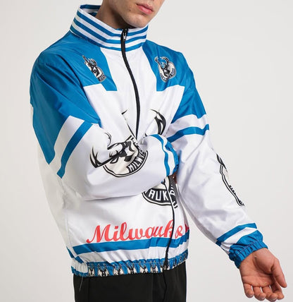 جاكيت الغزال ابيض وازرق مطري خفيف