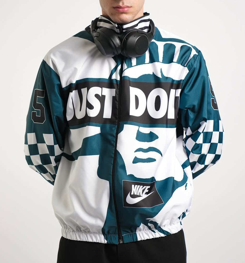 جاكيت نايك ابيض وزيتوني مطري خفيف NIKE JUST