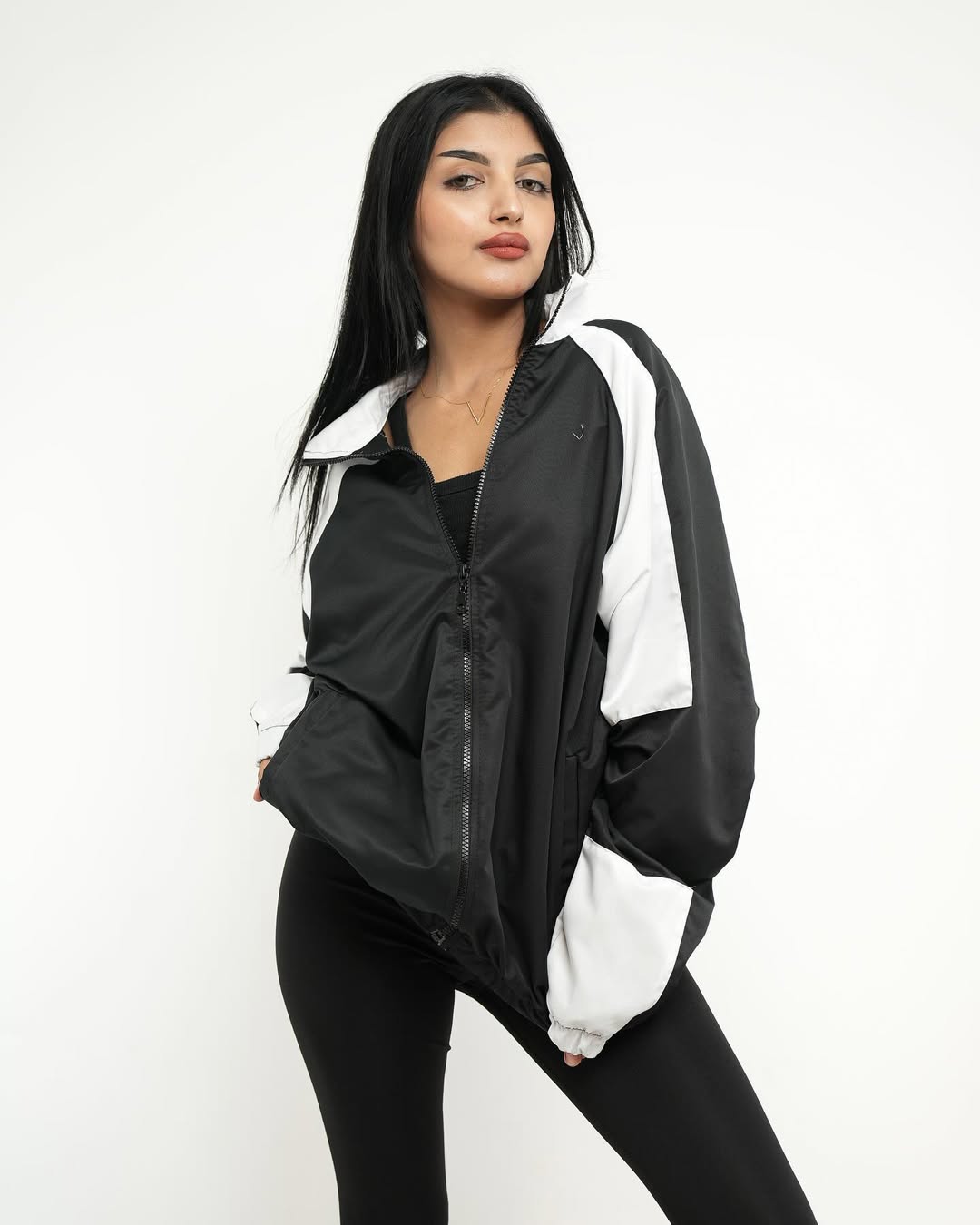 جاكيت اسود وابيض سادة , مطري خفيف