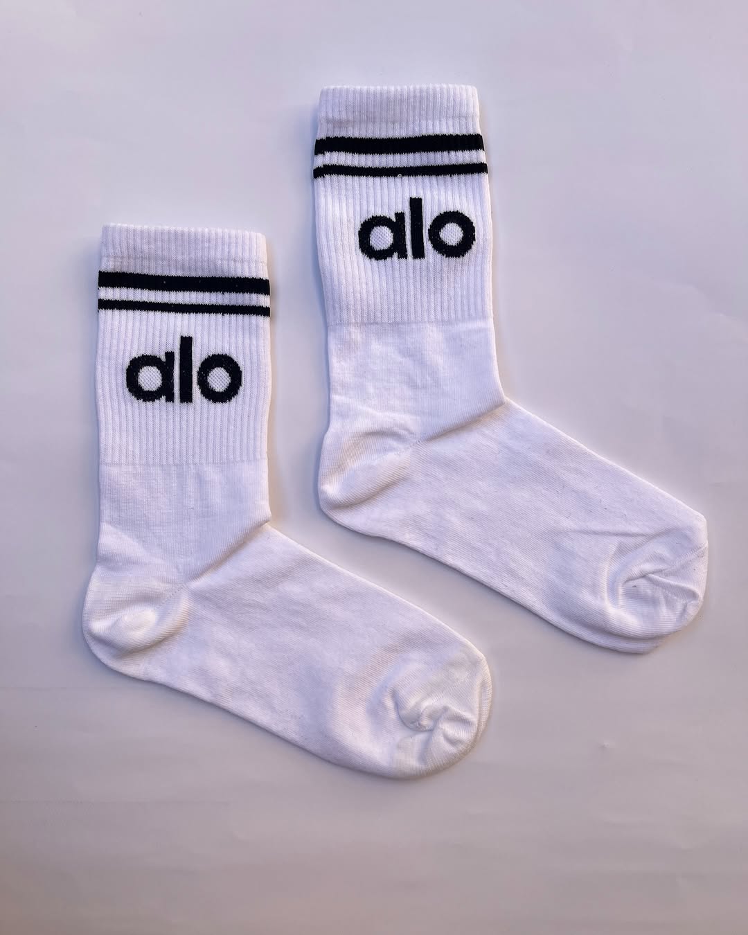 alo جواريب ابيض