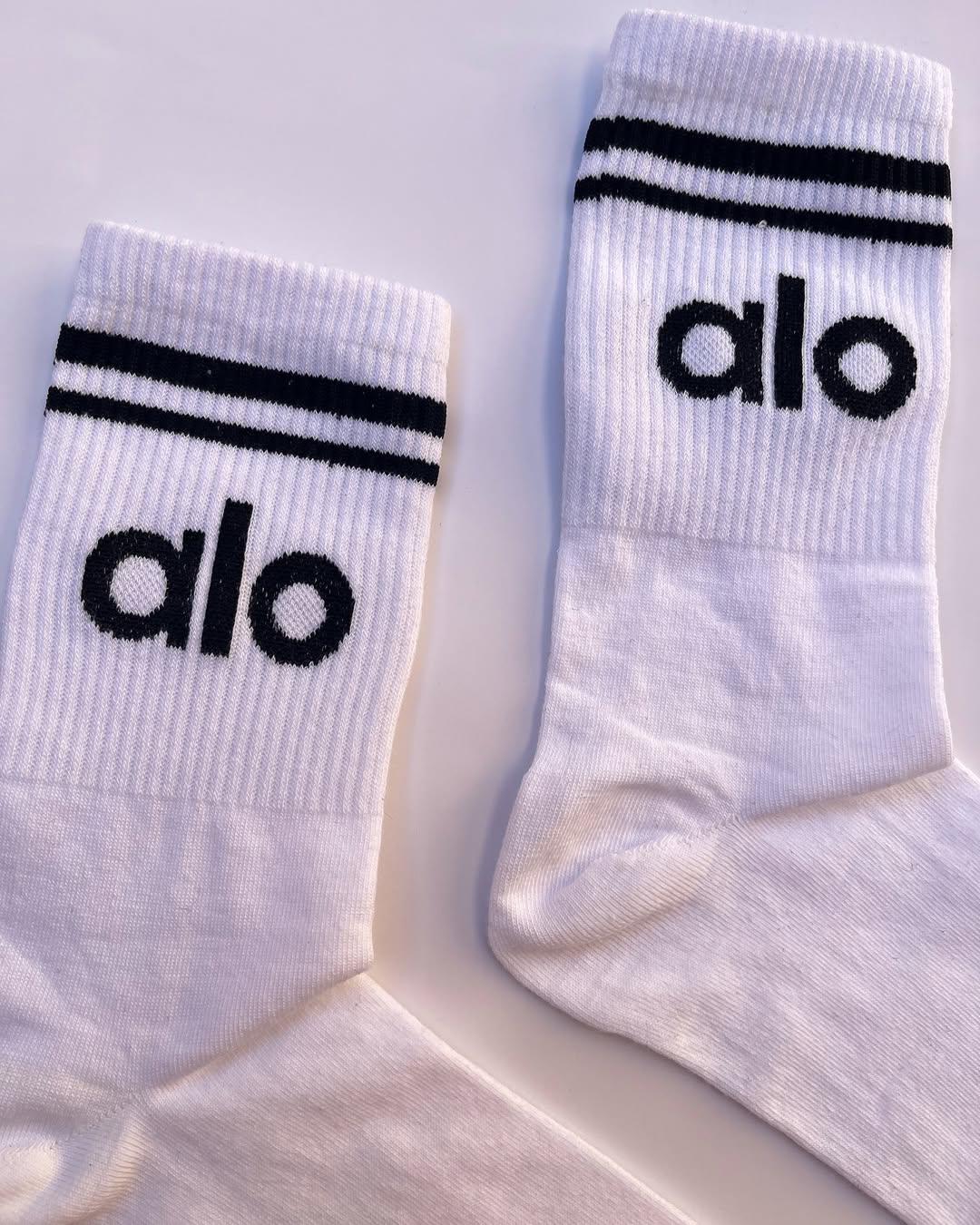 alo جواريب ابيض