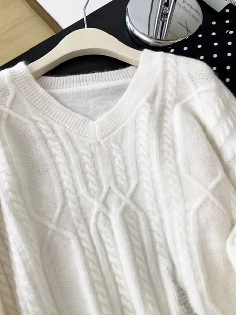 سويتر قطني ابيض نسائي *