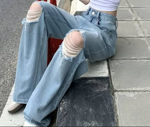 بنطرون جينز فتحات من الركب سمائي *