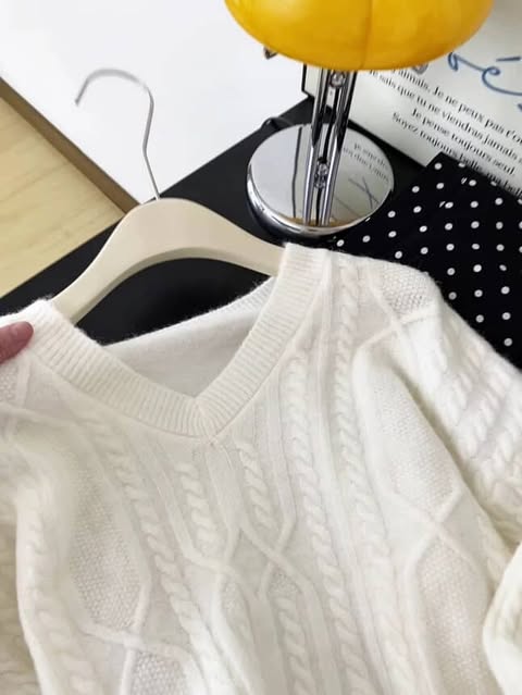 سويتر قطني ابيض نسائي *