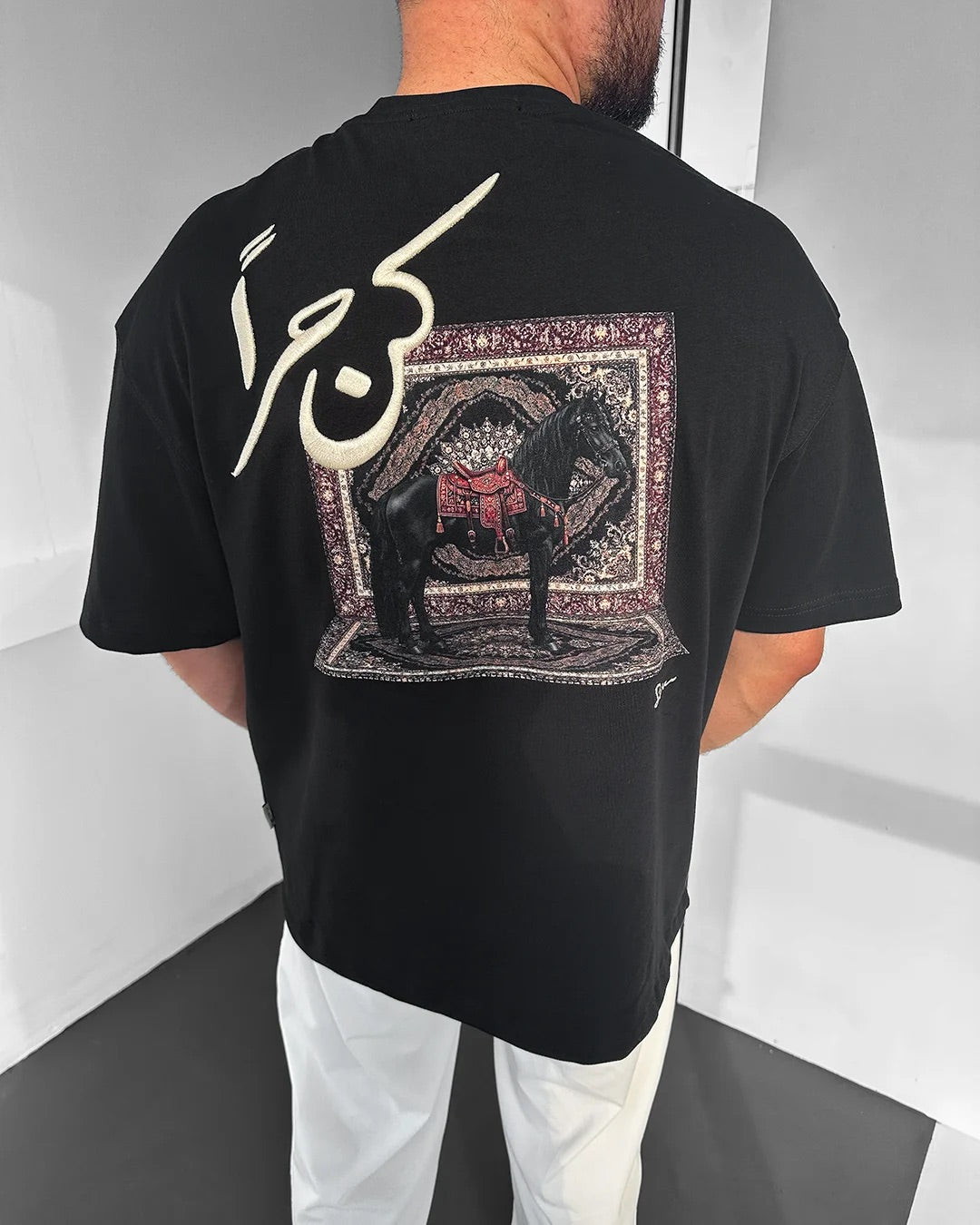 تيشيرت "كن حرًا " بلونين ( اسود ,ابيض )