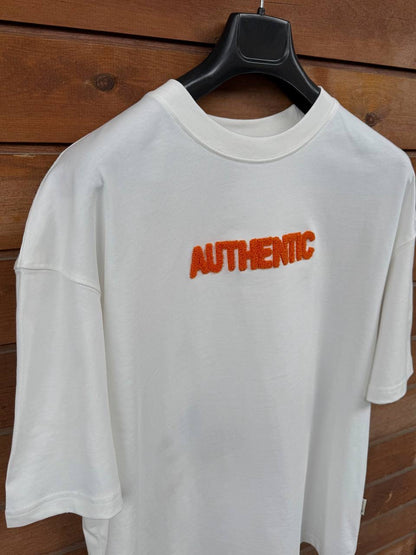 تيشيرت "AUTHENTIC "بلونين ( اسود ,ابيض ) نقش وتطريز 3D جودة عالية