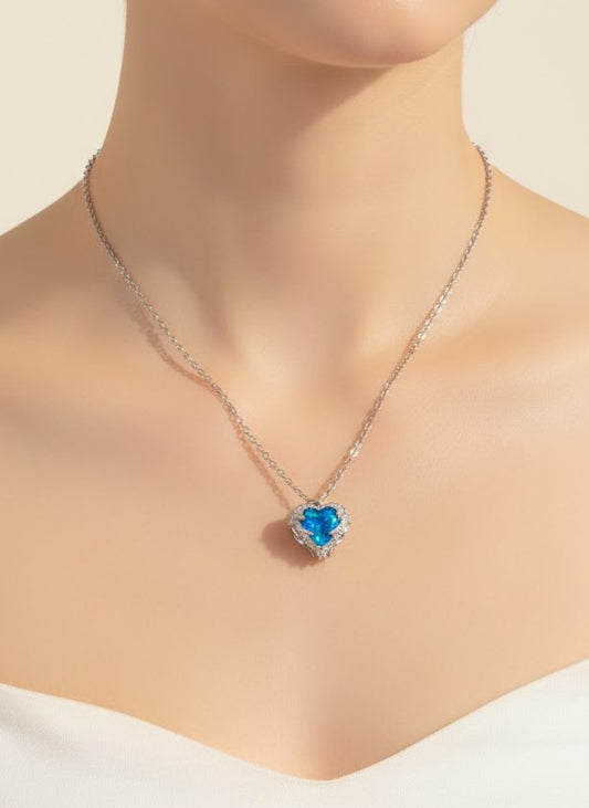 قلادة قلب ازرق فضية ✅