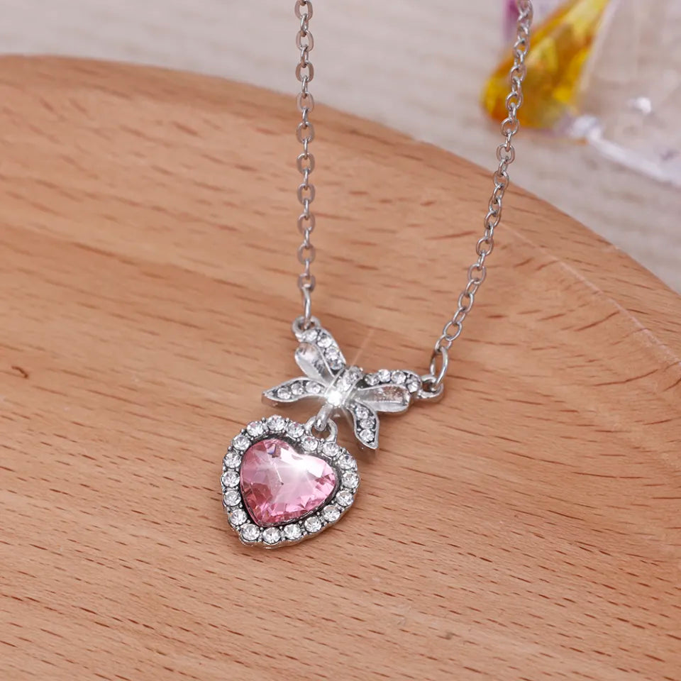 قلادة كرستال قلب وفيونكة