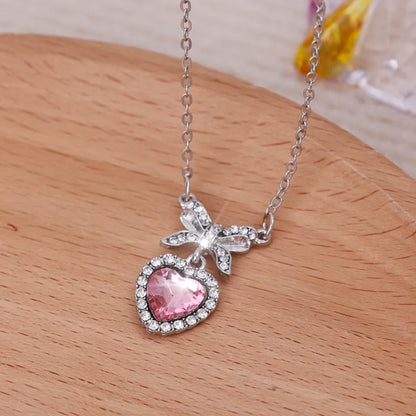 قلادة كرستال قلب وفيونكة