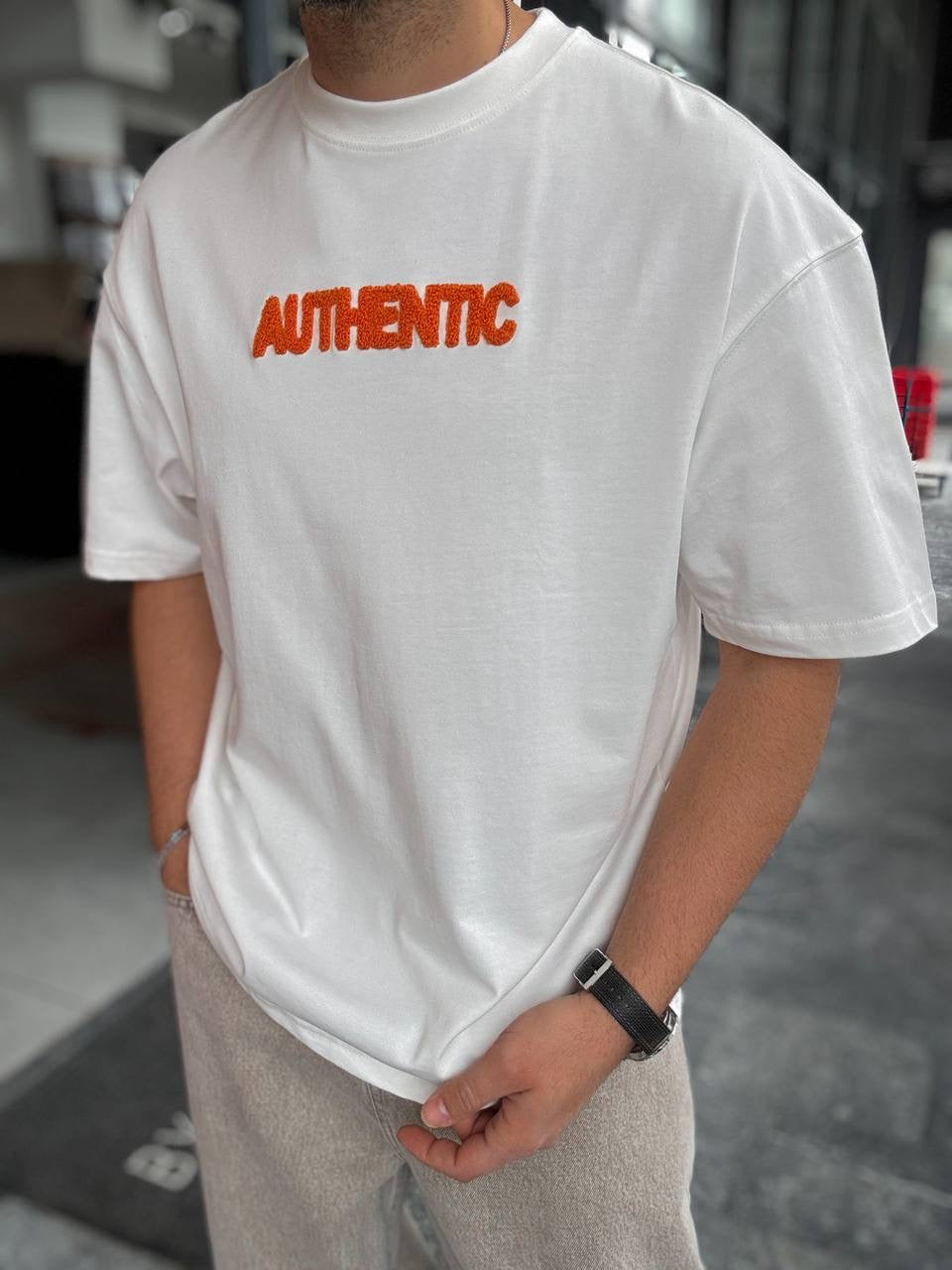 تيشيرت "AUTHENTIC "بلونين ( اسود ,ابيض ) نقش وتطريز 3D جودة عالية