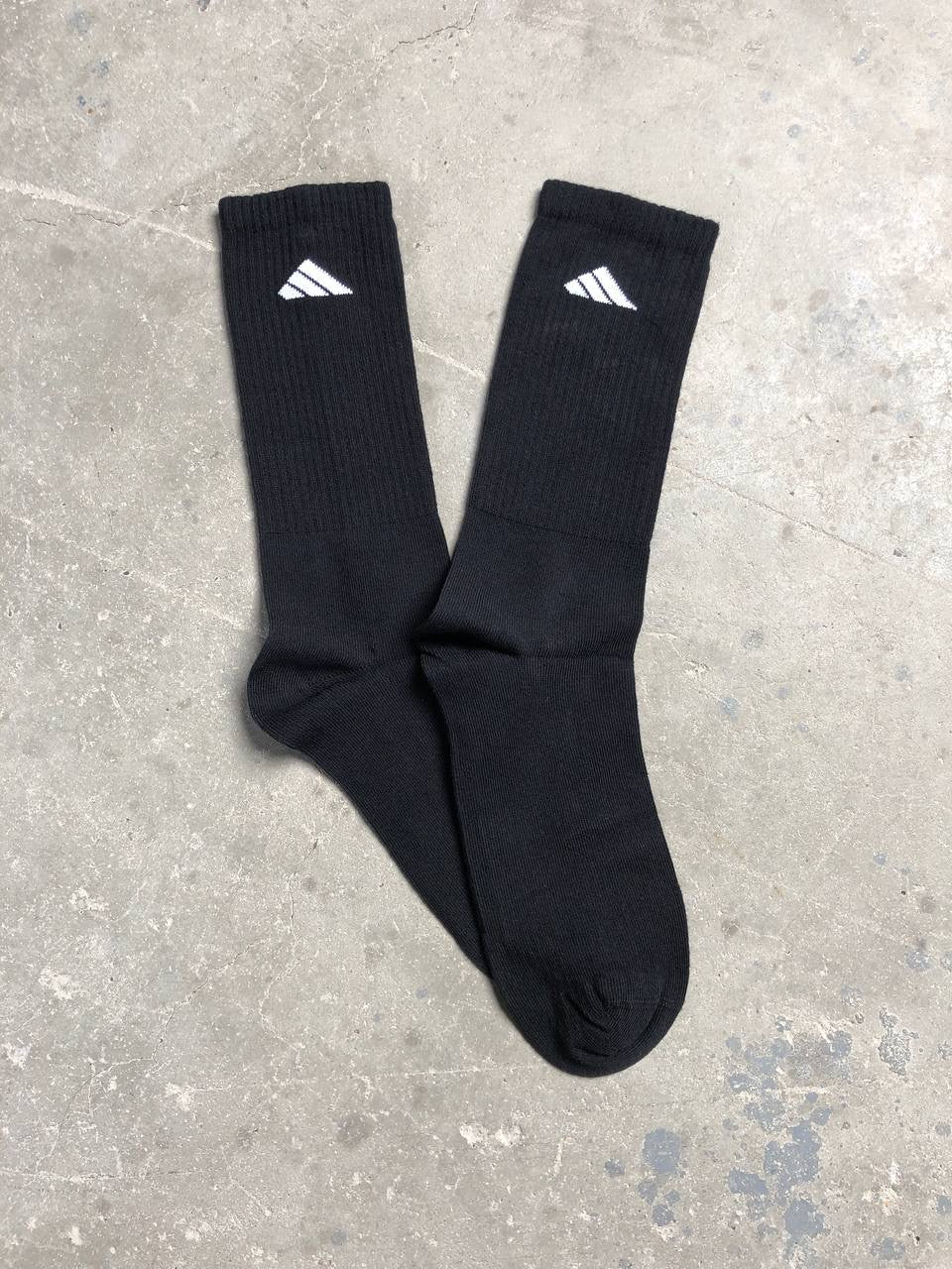 جواريب اديداس اسود وابيض