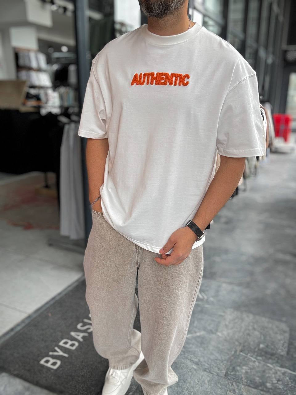 تيشيرت "AUTHENTIC "بلونين ( اسود ,ابيض ) نقش وتطريز 3D جودة عالية