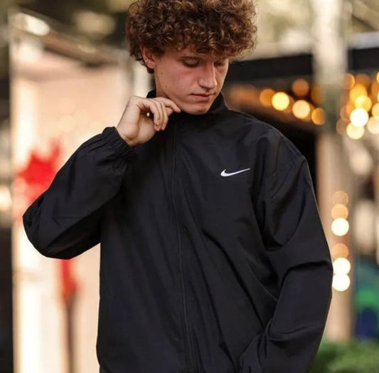 جاكيت نايك اسود سادة , مطري خفيف