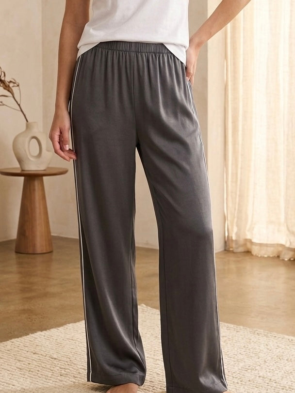 بجامة رياضية رصاصي 2خط ابيض جانبي مطري خفيف قالب طبيعي