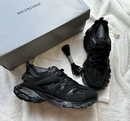 حذاء بالنسياغا تراك سنيكر اسود ,قالب طبيعي (القياسات بين 36>44)