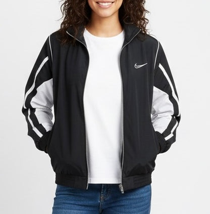 جاكيت رياضي نايك اسود وابيض مطري خفيف ✅