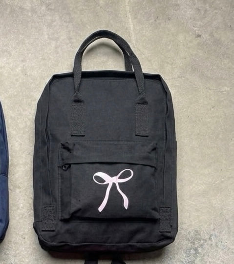 جنط مدرسية شعار فيونكات