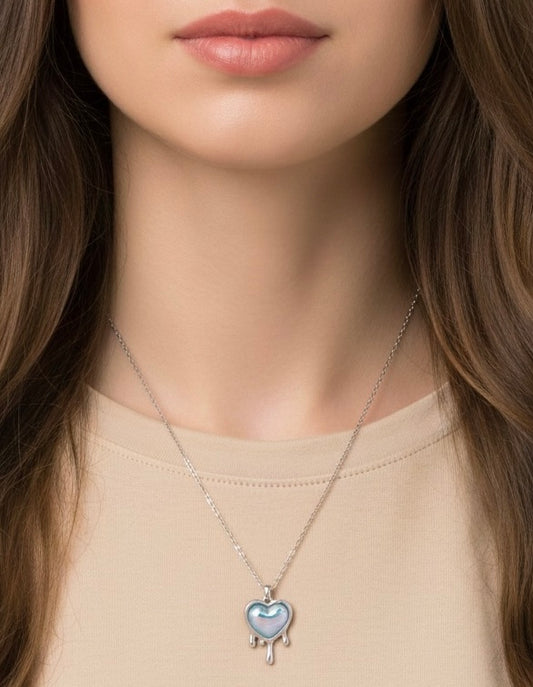 قلادة قلب كرستال ازرق✅