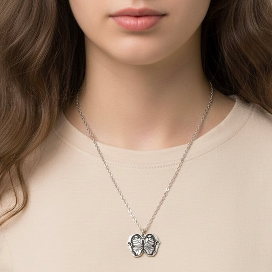 قلادة فراشة صلب✅