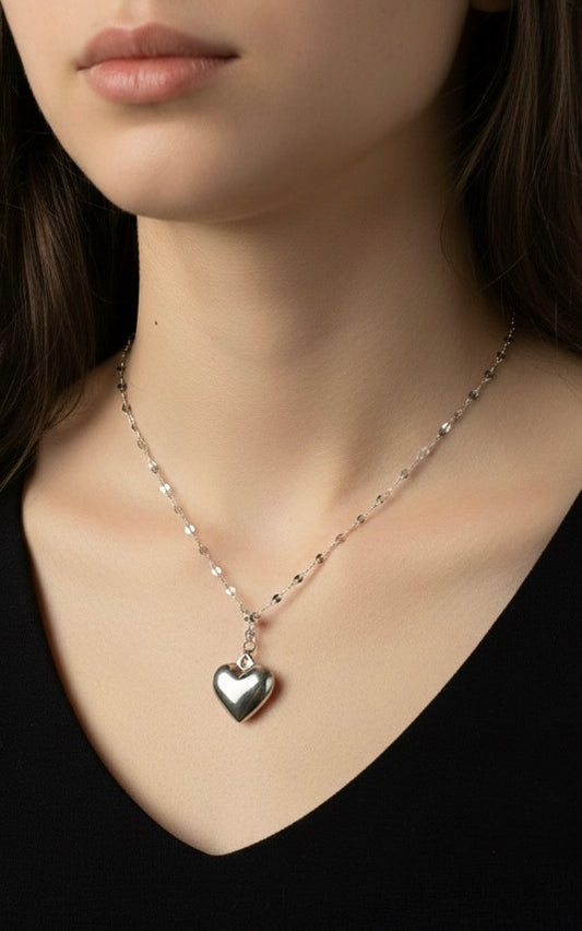 قلادة قلب فضي ممتلئ
