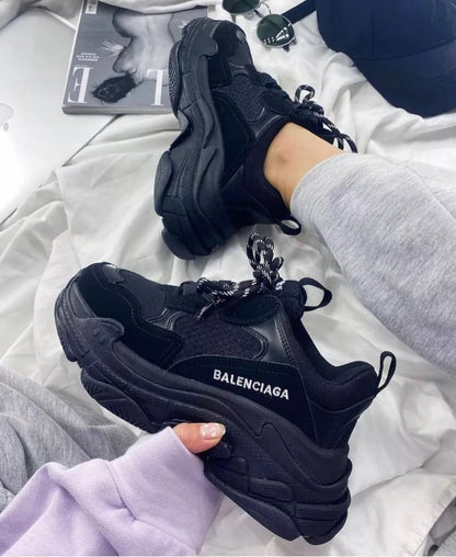 حذاء بالنسياغا تريبل أس سنيكر اسود ,قالب طبيعي (القياسات بين 36>44)