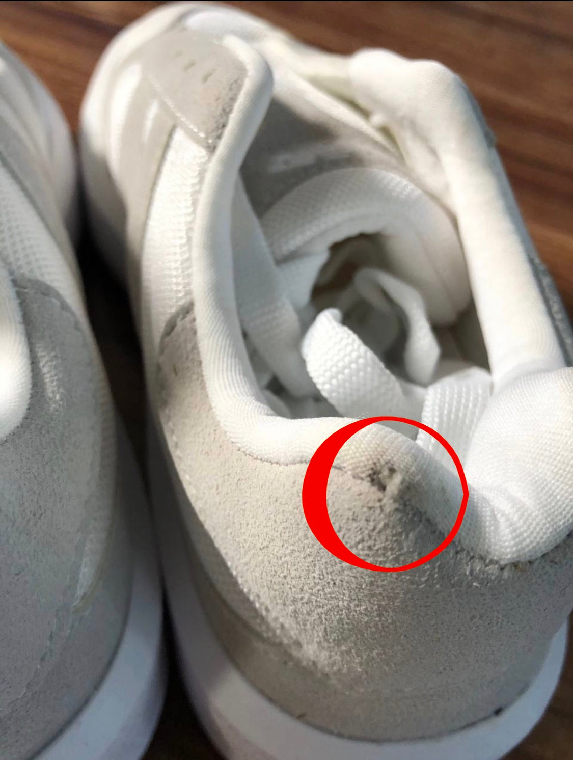 حذاء نيو بلانص 302 ,معيوب من الخلف