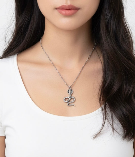 قلادة افعى الكوبرا