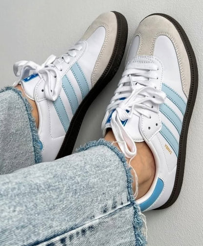 حذاء اديداس سامبا ابيض وسمائي , قالب طبيعي (القياسات بين 36>44)