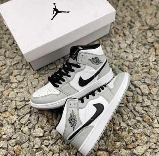 حذاء جوردن ابيض رصاصي واسود ,قالب طبيعي