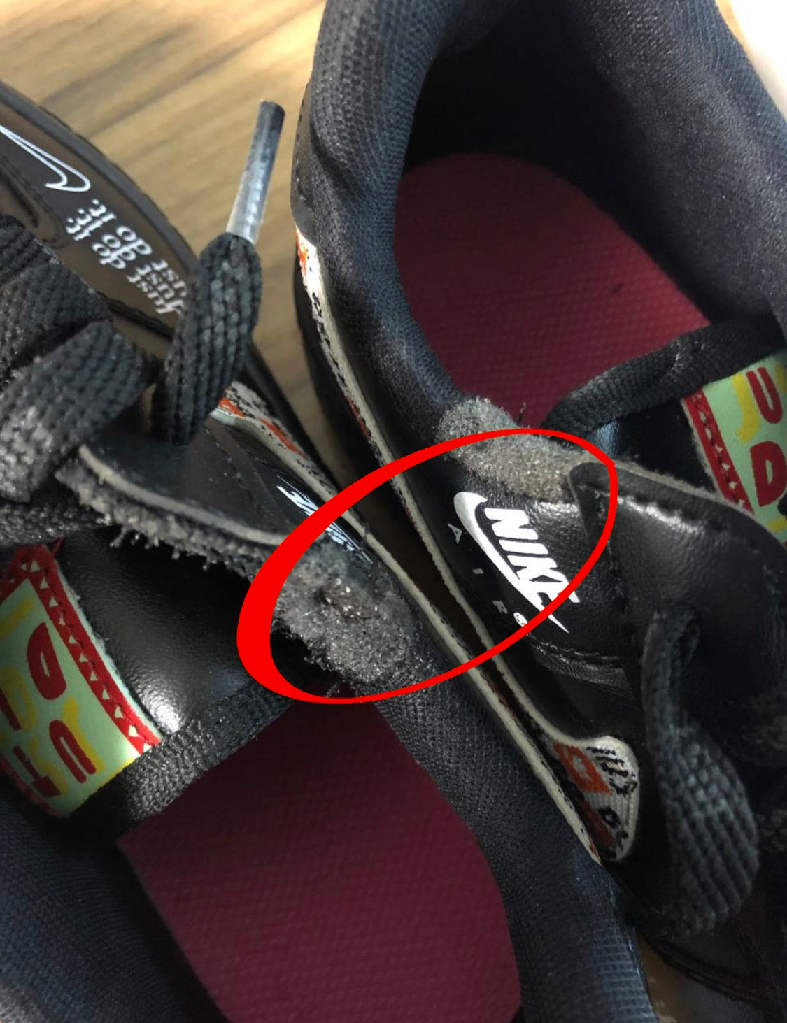 حذاء نايك اسود معيوب