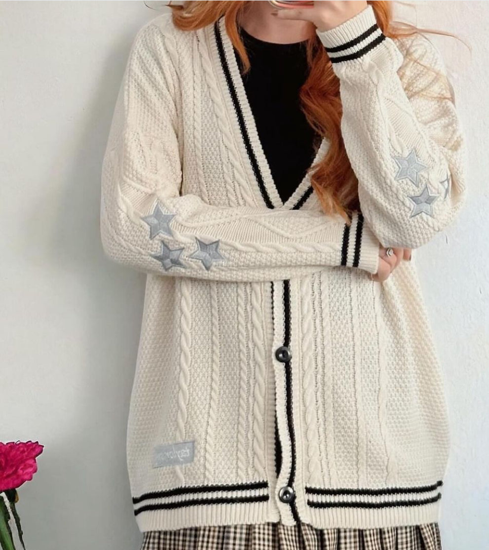 جاكيت تايلور سويفت لون بيجي