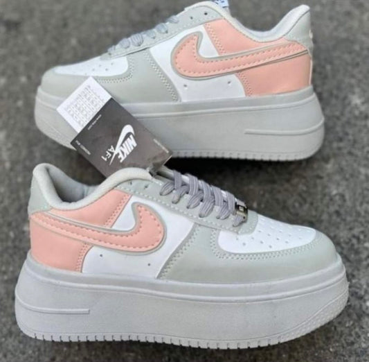 حذاء نايك كعب عالي رصاصي وردي ,قالب صغير (القياسات بين 36>40)