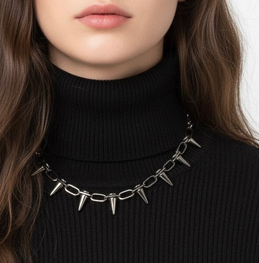 قلادة مسامير فضية✅