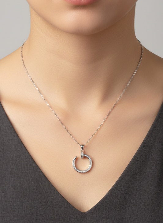 قلادة فضية شكل قلب ✅