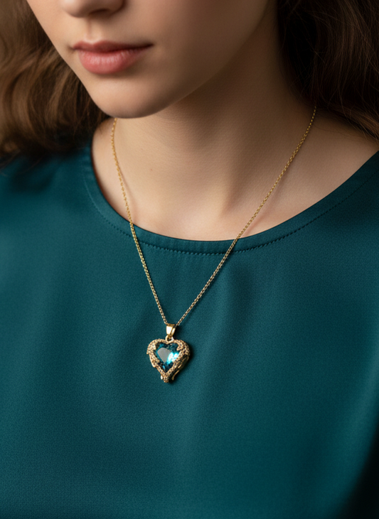قلادة ذهبية قلب وحجر ازرق ✅